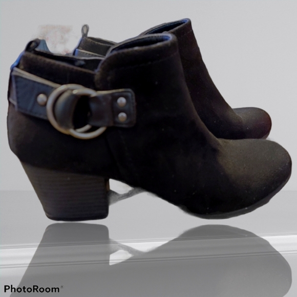 Indigo Shoes - Indigo Rd Black Faux Suede Ankle Boot Size 9M